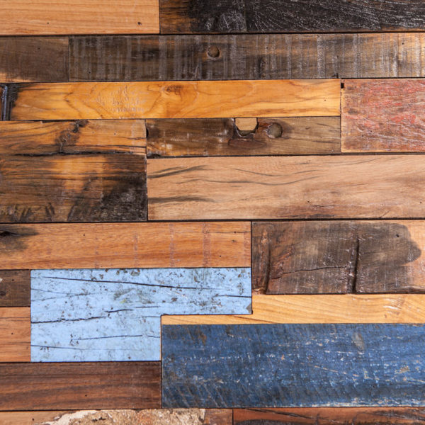 Urban & Hörtreiter – Showroom – Holzwand